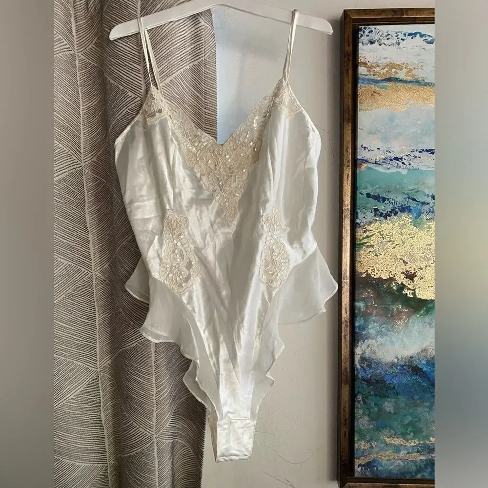 Victoria’s Secret One Piece Womens Size Large Lingerie Beige Satin Lace NWT